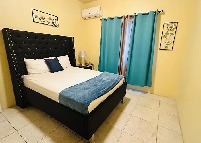 Сasa de vacaciones The Rest Stop- Gated Community-24 Hrs Security Montego Bay